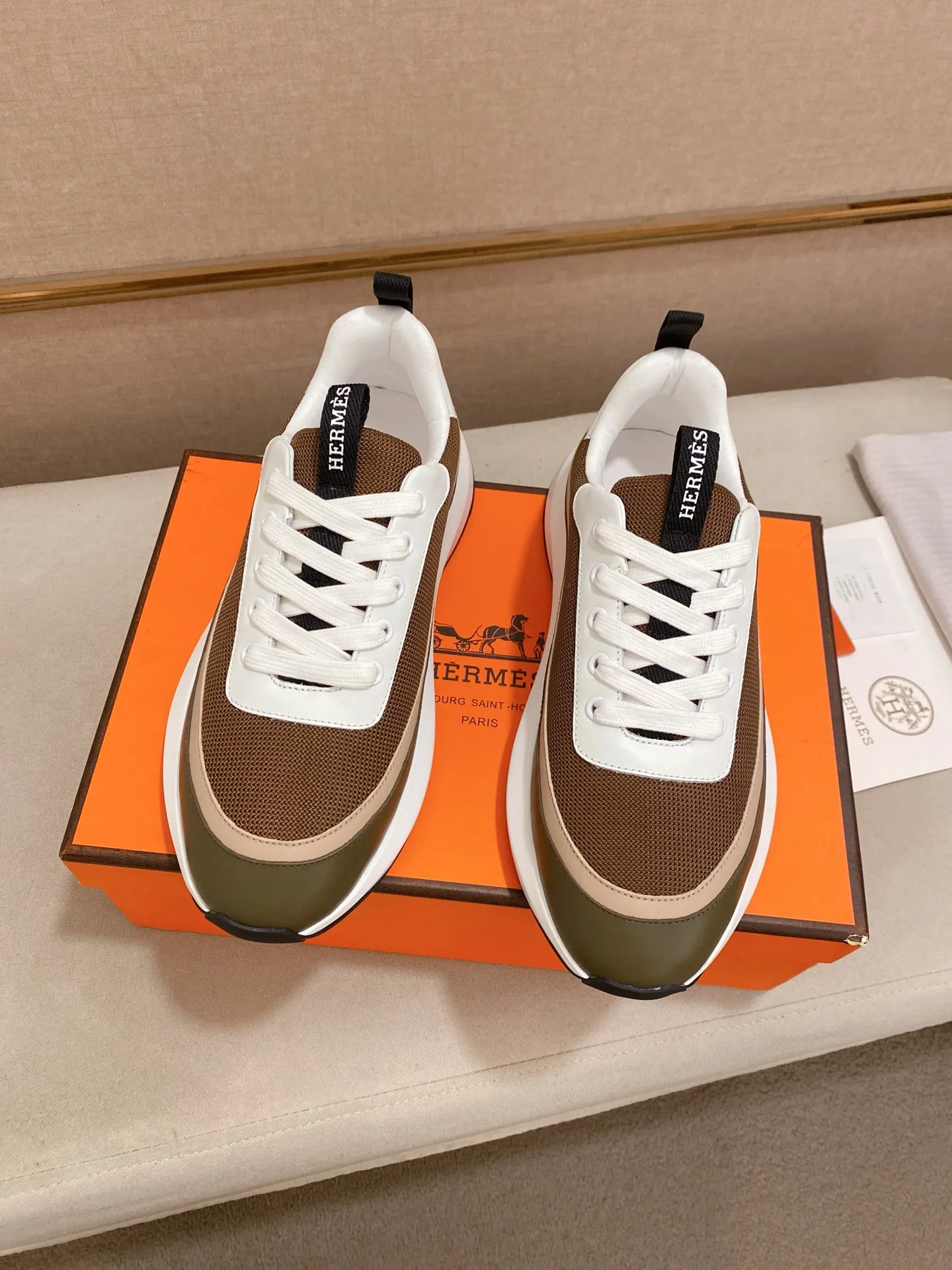 Men's clothing and shoes💰: 620💰《HERMES》【Classic Original Version】Hermès; Top 🔝 Purchasing Agency 🔍🔍Men's latest 🇺🇸 counters are on sale simultaneously, original imported from Italy ▲▲Silk cowhide with breathable fabric ▲▲ (high-end and expensive Qi·Grade) Exquisite workmanship (Italian 🇮🇹Imported water-dyed 🐂cowhide lining) Sole: Original sole provided by the original factory, ⚠️Exclusive double-layer activity·TPR·Rubber·Combined molded outsole; Super·comfortable·wear-resistant·non-slip·environmental protection The real thing is more beautiful if you take the real thing (high quality, follow the order), you can enter and exit the counter at will * Number of yards: 38·39·40·41·42·43·44# (can be customized 45.)